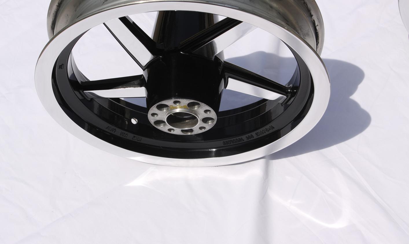 motorcycle wheel polishing
