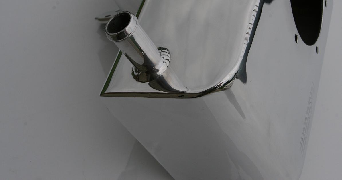Chrome-Like-Polished Tank
