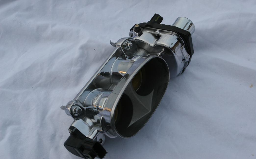 Ford Mustang V8 Throttle Body AFTER Chrome-Like Metal Polishing Service