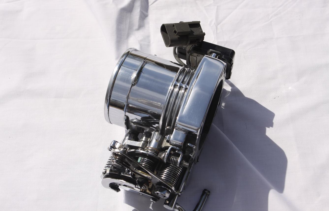 Ford Mustang V8 Throttle Body AFTER Chrome - Like Metal Polishing Services