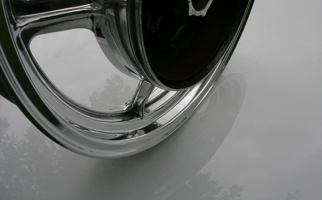 Chrome - Like Polishing Service of Yamaha Virago Motorcycle Wheel